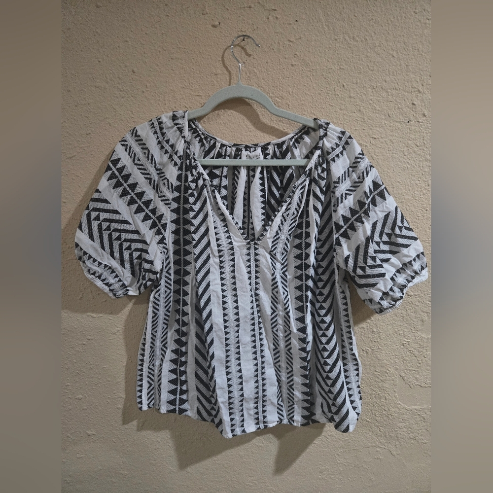 Velvet by Graham & Spencer Zaria Aztec Top, Black White, Size Medium